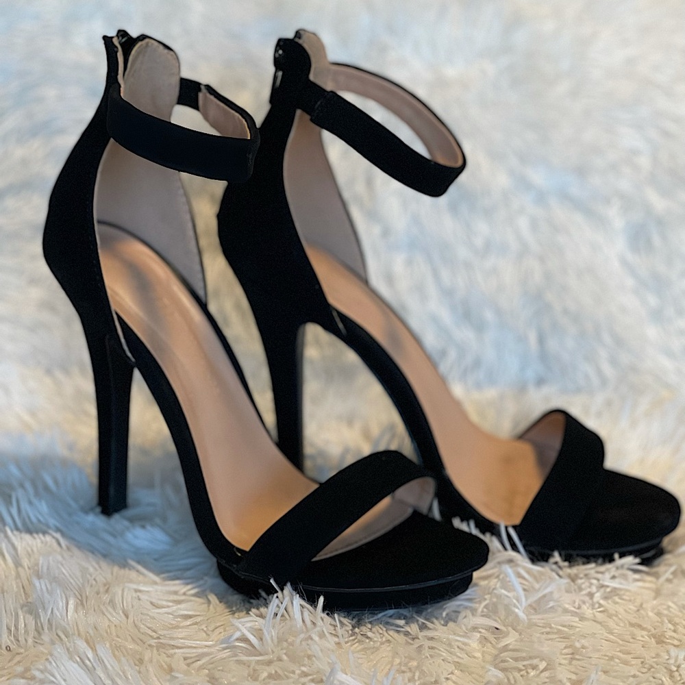 Size 6.5 Black zip up ankle stiletto